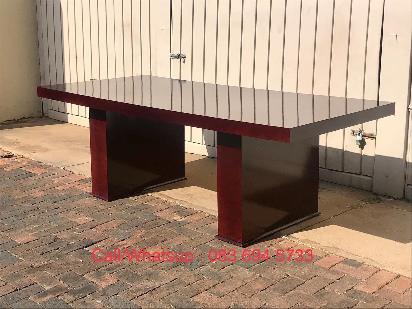 Godiraone Dining Table